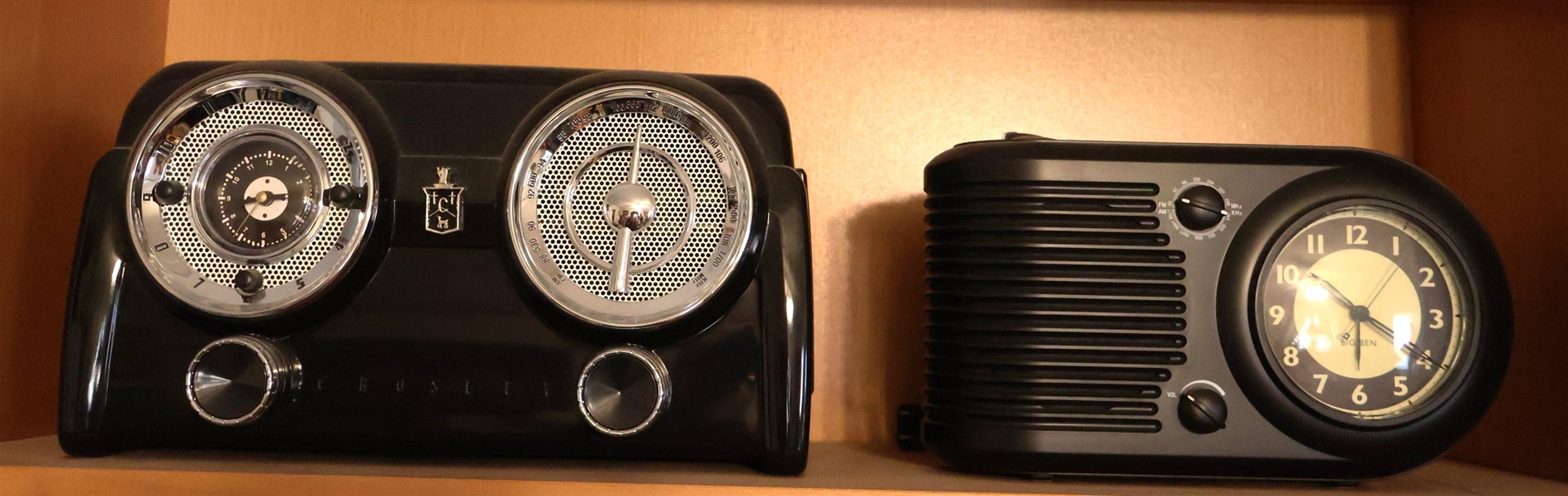 Crosley Model CR 52 Clock Radio - Manufactured 2002 - With Cassette Player and Big Ben Clock Radio 