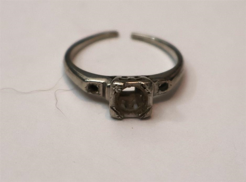 18kt White Gold Ring Setting - Band Has Been Cut - Weighs 1.0 Dwt