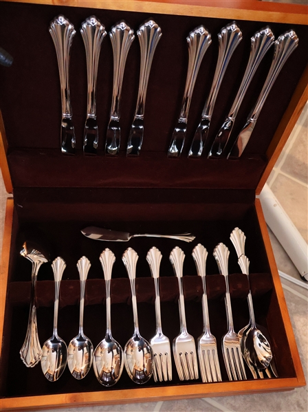 Nice Set of 45 Pieces of  Oneida Stainless Steel Flatware in Wood Box - Like New Condition 