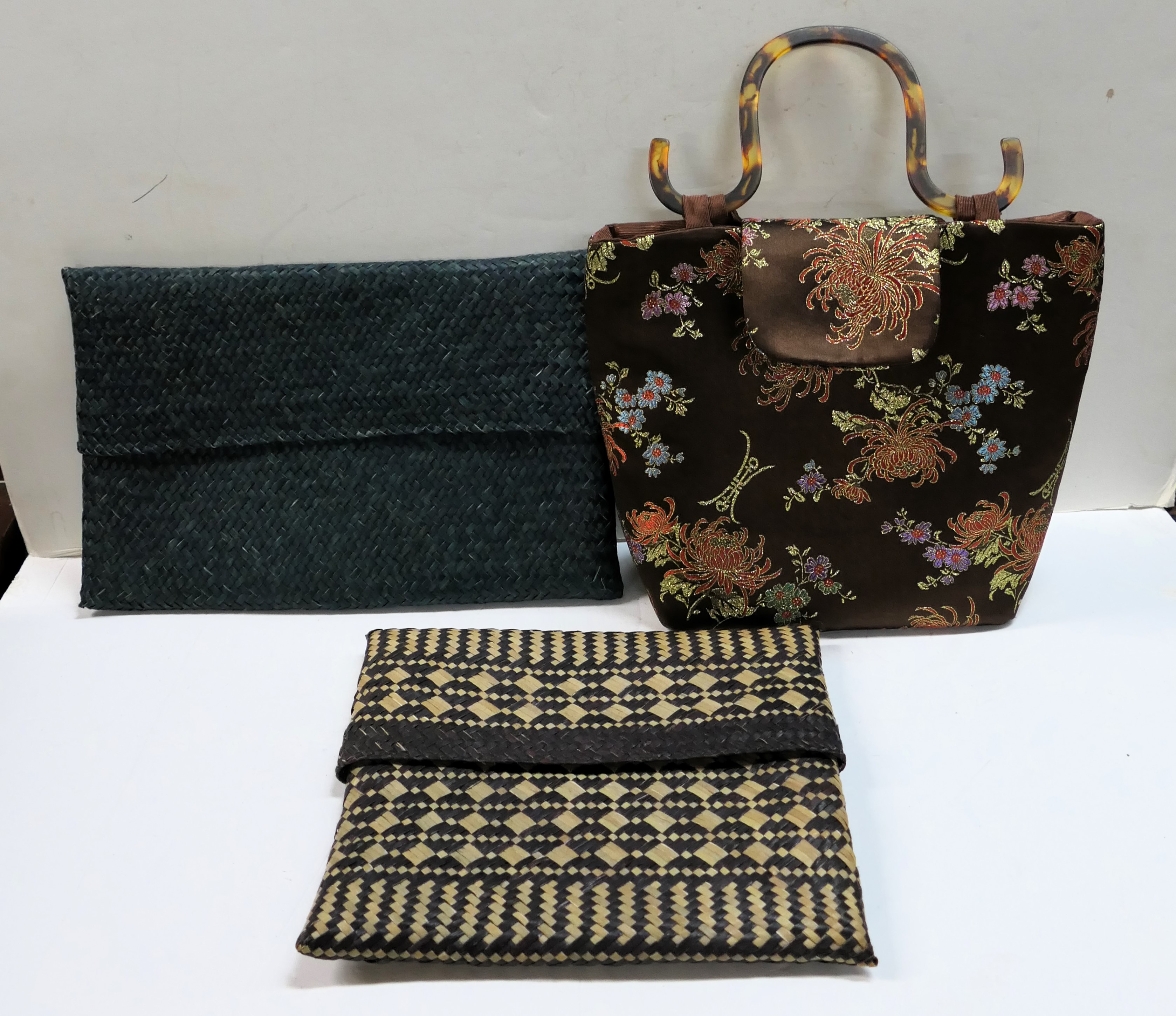 Lot Detail - Devine Designs Made in USA Oriental Inspired Purse with ...