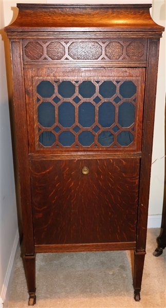 Nice Oak Edison Disc Phonograph Model S 19 - Oak Case - Record Storage in Front - Measures 44 1/2" tall 19" by 20"  - NO DISCS 