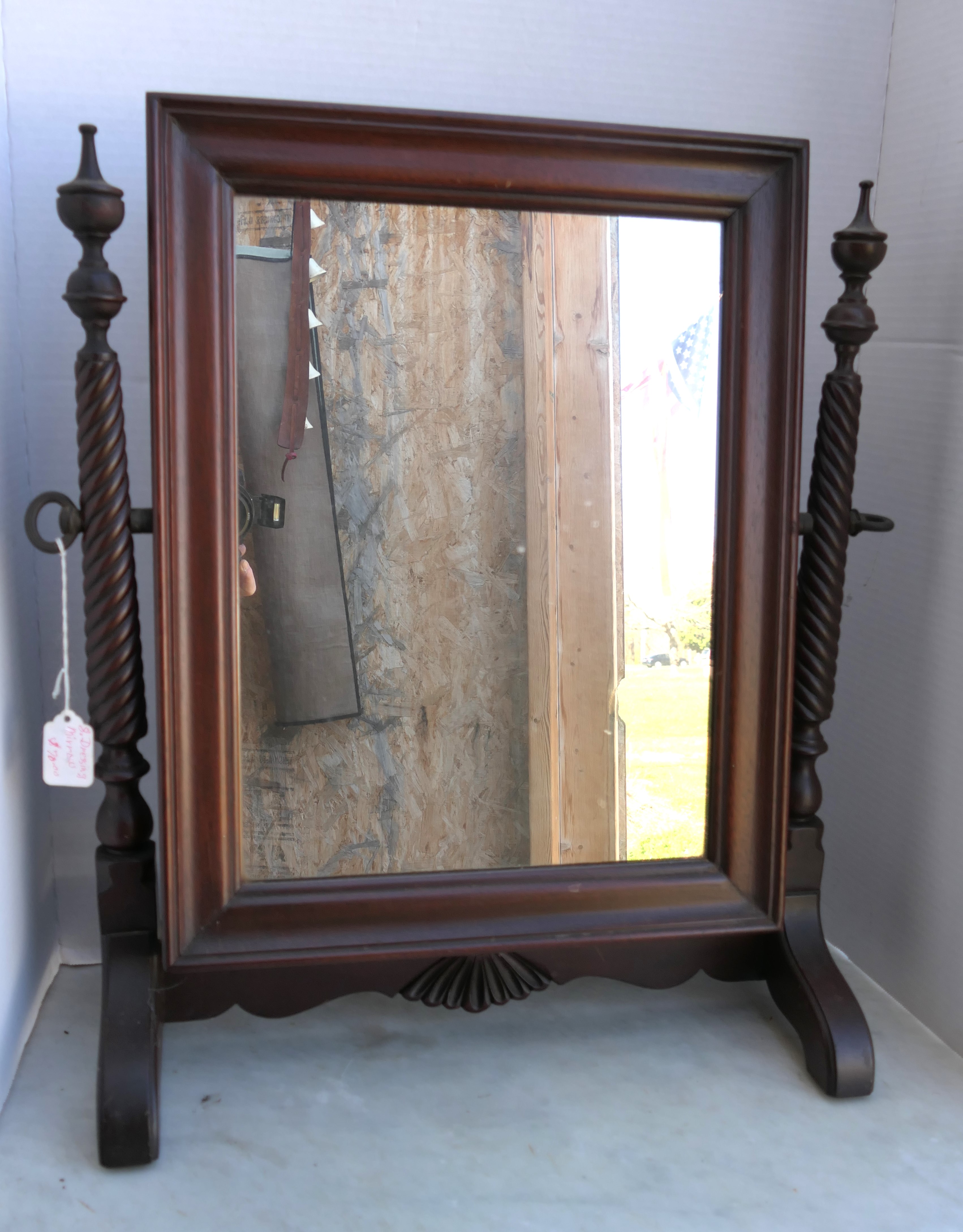 Lot Detail - Mahogany Dresser Mirror with Shell Detail - Spiraled ...