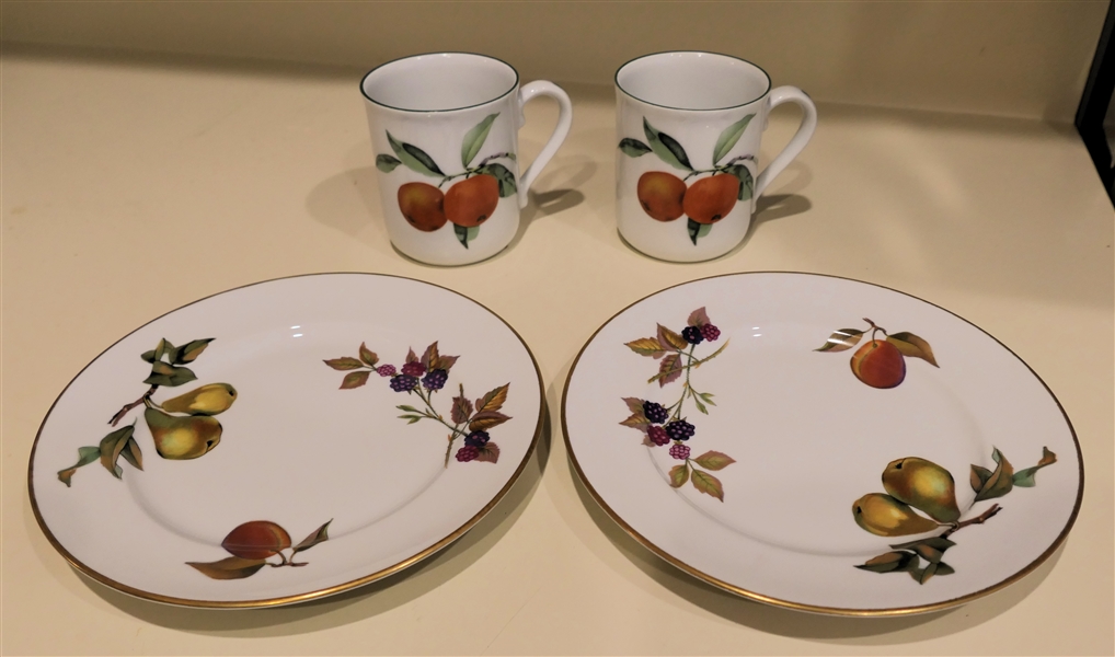 4 Pieces of Royal Worcester Evesham Vale - 2 Mugs and 2 8" Plates