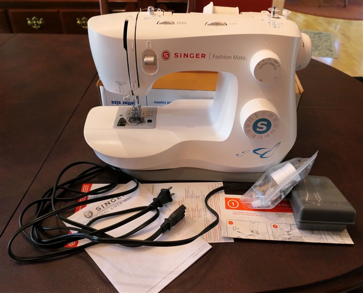 Modern Singer Fashionmate Sewing Machine with Instruction Manual, Foot Pedal, and Accessories