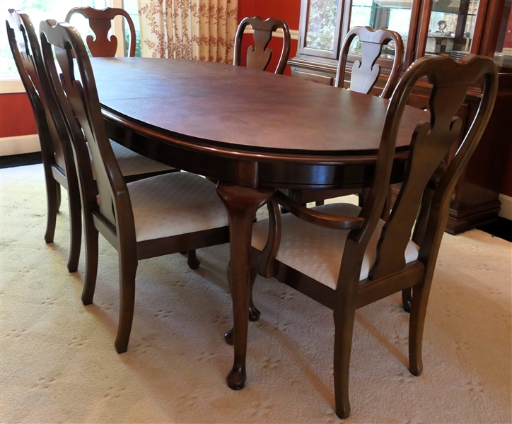 Nice Mahogany Finish Thomasville Dining Table and Chairs - Queen Anne Style - Table Measures 29" Tall 83" by 41" - Table Comes with Table Pad - Is in Excellent Condition - 6 Dining Chairs with...