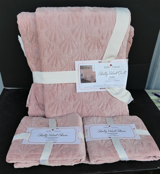 Brand New - Queen Size Rose Pink Velvet Comforter and Shams 