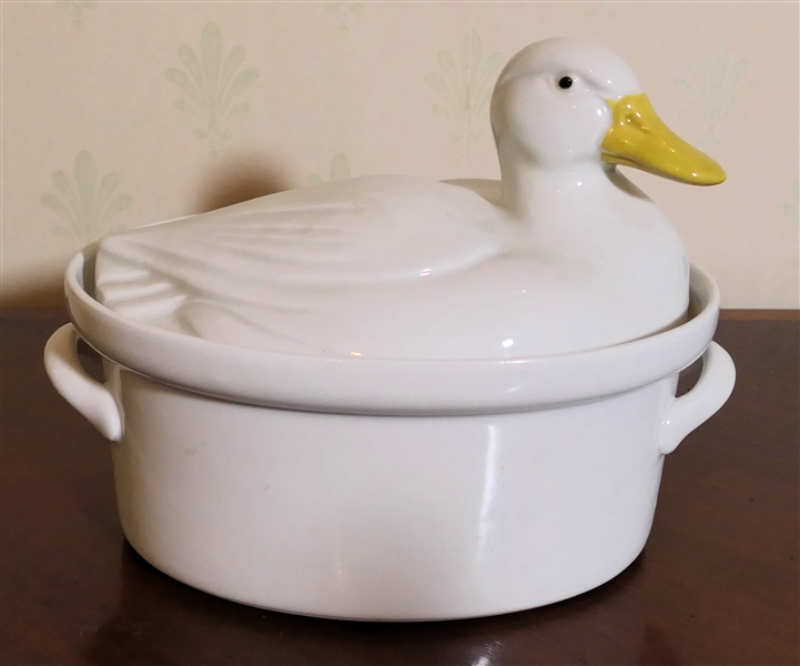 Carbone Duck Covered Dish - Measures 7" tall 6" by 8" 