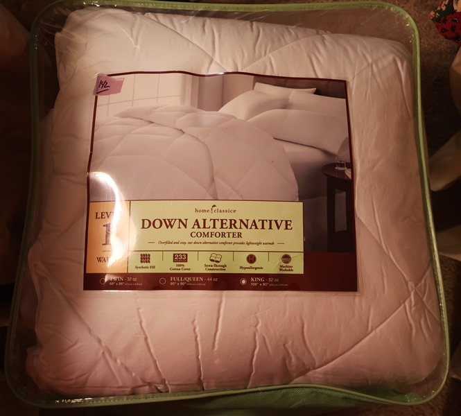 Home Classics Down Alternative Comforter - Level 1 Warm - King Size - New in Packaging 