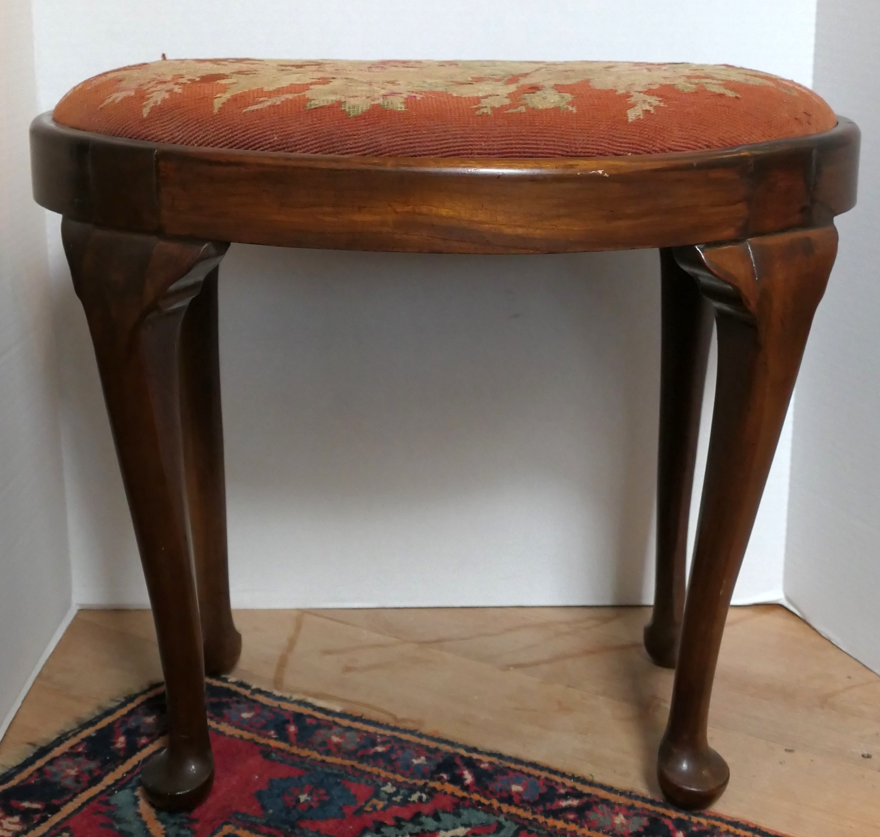 Lot Detail - Turn of The Century Mahogany Queen Anne Style Dressing ...