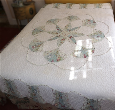 Pretty Floral Quilt - Pastel Floral with White Background - Reversable - Queen Size 