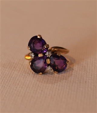 Beautiful 14kt Yellow Gold Amethyst Ring with Diamond Accents 