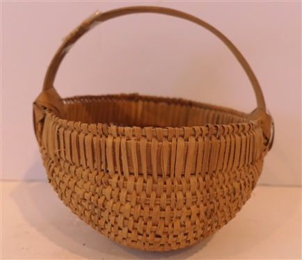 Very Finely Woven Oak Splint Egg Basket Handmade For Peter Murphy - Hendersonville, NC Original Tag on Handle - Basket Measures 2 1/2 tall 5 by 4 1/2