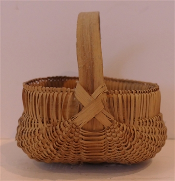 Finely Woven Handmade Oak Splint Egg Basket Handmade For Peter Murphy - Hendersonville, NC - Basket Measures 3 Tall 5 1/4 By 5 1/2 Not Including Handle 