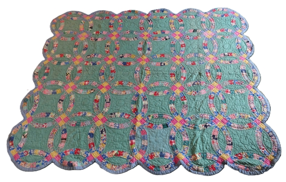 Pretty Scalloped Edge Double Wedding Ring Pattern Quilt - Hand Quilted - Great Hillbilly Pattern Back - Back Has Been Mended - Quilt Measures 80 By 66