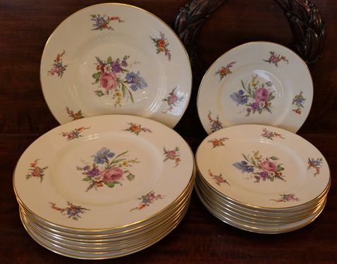 16 Pieces of Tatler of Trenton China - Pattern Tat119 - 10 1/4 Dinner Plates and 8 Salad Plates 