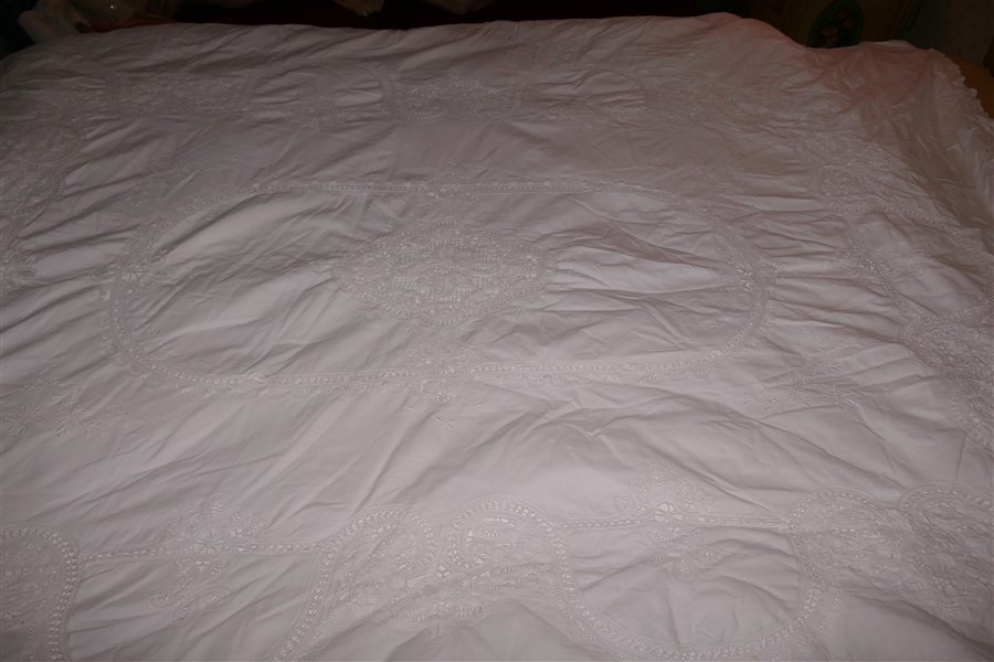 Twin Size Battenburg Lace Duvet Cover with Down Inset