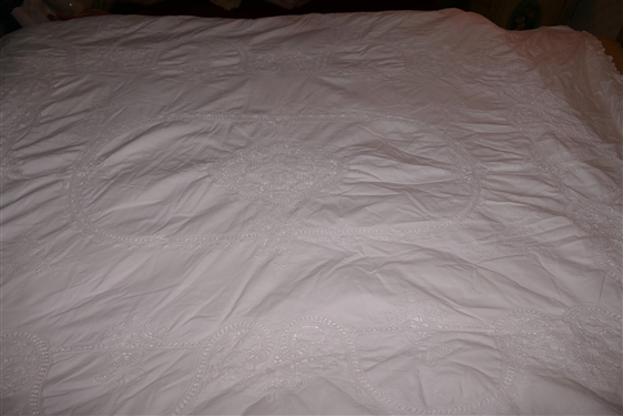 Twin Size Battenburg Lace Duvet Cover with Down Inset