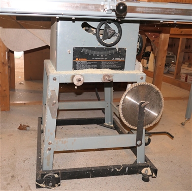 Delta 10 Contractors Saw - Serial #95A91620 Cat #34-444 - Table Saw with Additional Blade 