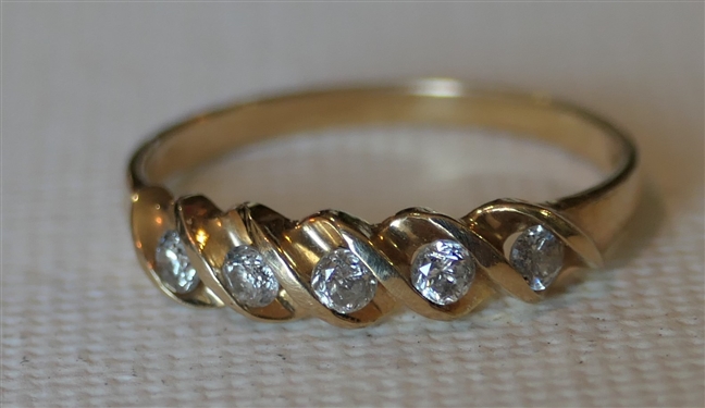 14kt Yellow Gold Diamond Band Ring 5 Brilliant Diamonds - Size 7