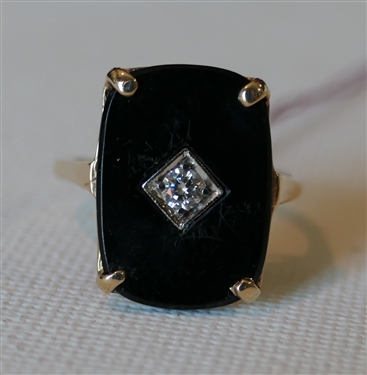 14kt Yellow Gold Black Onyx Ring with Diamond Accent in Center - Ring Size 8 