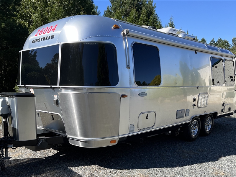 2019 Airstream 25 FBT Flying Cloud Camper - Impeccably Maintained - One Owner, Many Upgrades - Blue Ox Anti Sway Leveling System, Rear Wireless Camera, Tire Monitoring System, Goodyear Endurance...