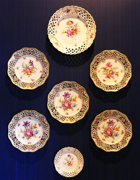 7 Dresden Plates with Reticulated Boarder- Largest Measures 9 3/4" Smallest 6" 