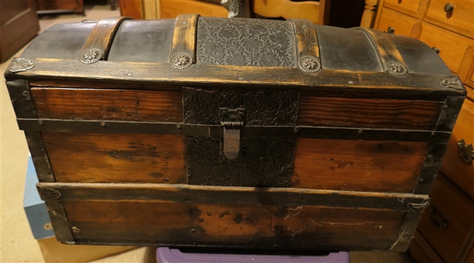 Nice Round Top Trunk with Tray