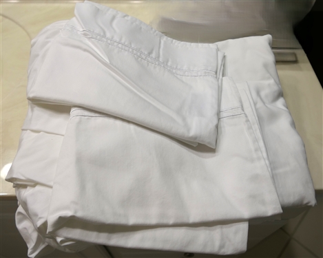 Cuddledown Fine Linens Queen Sheet Set - Gently Used - Flat and Fitted Sheets and Pillow Cases 