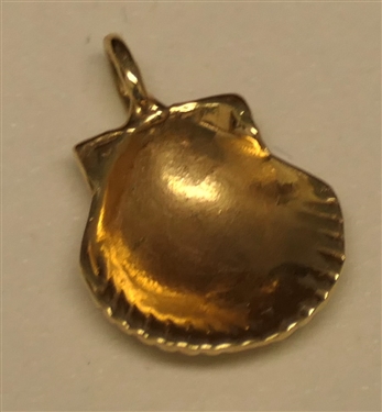 14kt Yellow Gold Sea Shell Pendant - Pendant Measures 3/4 Long 1/2 Across