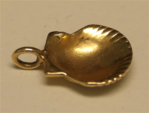14kt Yellow Gold Sea Shell Pendant - Pendant Measures 3/4 Long 1/2 Across