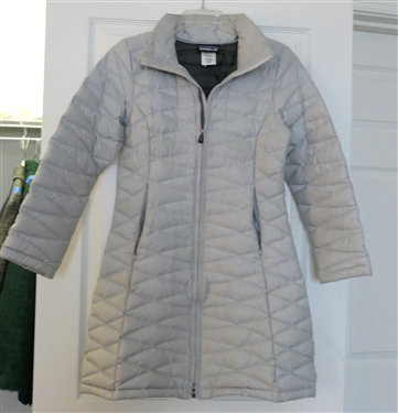 Patagonia Women's Size Small Goose Down Waist Length Coat - Light Gray