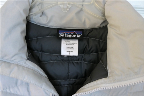 Patagonia Women's Size Small Goose Down Waist Length Coat - Light Gray