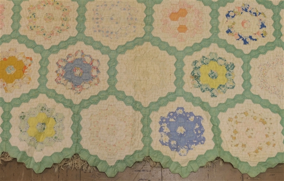 Beautiful Very Thin Hand Quilted and Pieced Dresden Plate Quilt - Quilt Measures 70 by 80 