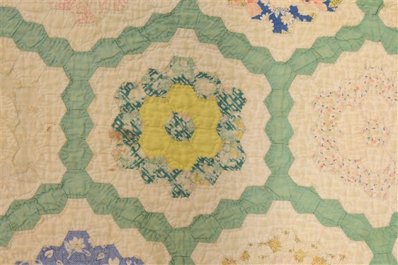 Beautiful Very Thin Hand Quilted and Pieced Dresden Plate Quilt - Quilt Measures 70 by 80 