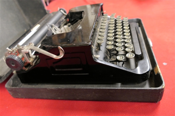 Corona Standard Antique Portable Typewriter in Case 