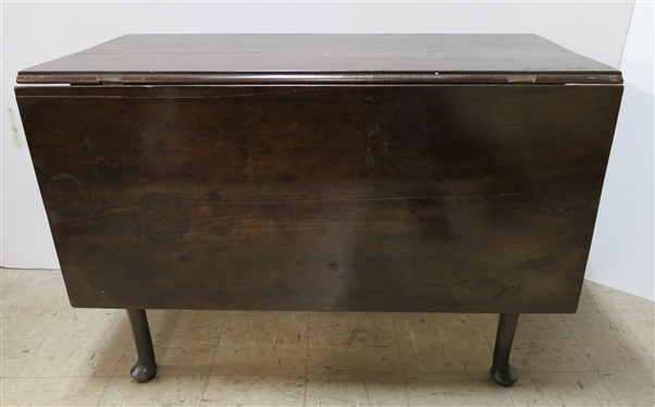 Early 19th Century Queen Anne Walnut Gate Leg Drop Side End Table - Pegged with Dovetailed Case - Leaf Boards Connected with Butterfly Dovetail - Oak Secondary Wood - Table Measures 28 1/2 Tall...