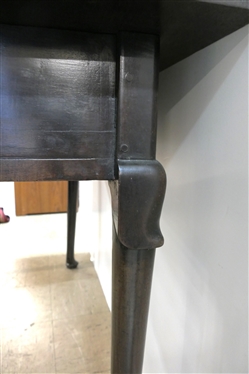 Early 19th Century Queen Anne Walnut Gate Leg Drop Side End Table - Pegged with Dovetailed Case - Leaf Boards Connected with Butterfly Dovetail - Oak Secondary Wood - Table Measures 28 1/2 Tall...
