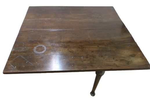 Early 19th Century Queen Anne Walnut Gate Leg Drop Side End Table - Pegged with Dovetailed Case - Leaf Boards Connected with Butterfly Dovetail - Oak Secondary Wood - Table Measures 28 1/2 Tall...