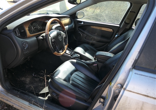 2003 Jaguar Sedan - Front End Damage 