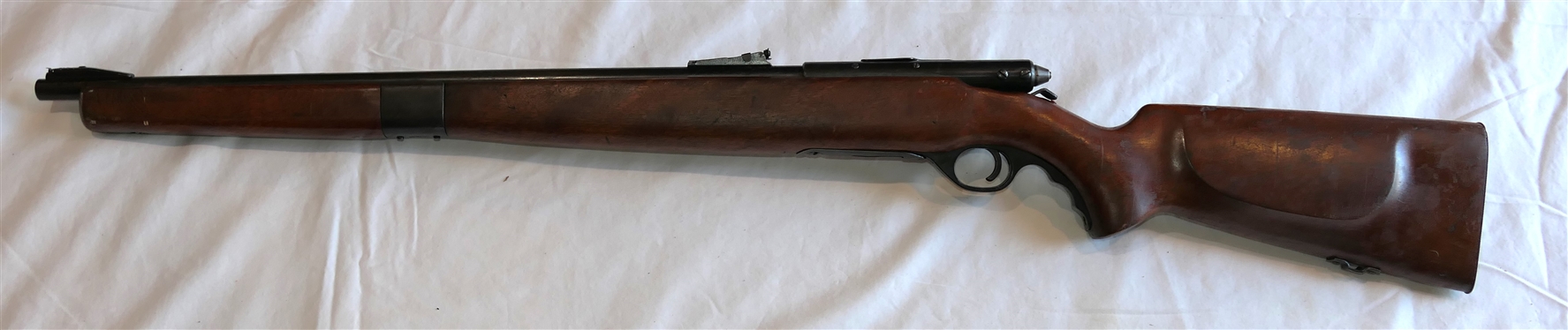 Mossberg OF Bolt Action Model 42-M c .22 s/l Rifle