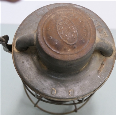 Dietz Vesta N.Y. N.H. & H (New York, New Haven, and Hartford) Railroad Lantern - Dietz Vesta - New York USA Red Globe - Last Pat. Date S-7-46 - Lantern Measures 10 Tall 