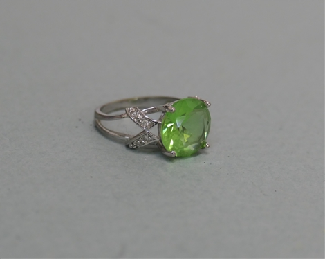 Sterling Silver Ring with Green Center Stone and CZ Accents - Marked 925 - Size 7 