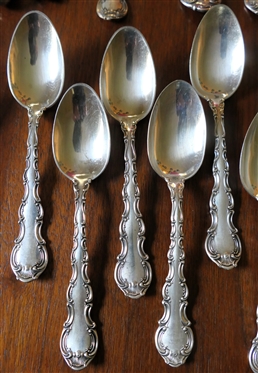 40 Pieces of Gorham Strasbourg Sterling Silver Flatware -  7 Dinner Forks, 11 Tea Spoons, 1 Salad Fork, 1 Iced Tea Spoon, 1 Soup Spoon,3 Butter Knives, 1 Master Butter, Hors devours Forks,...