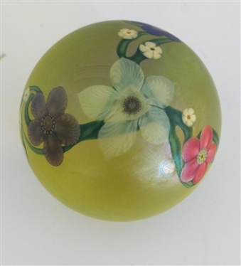 Orient & Flume Beautiful Art Glass Paperweight with Flowers - Marked 0479yBOF06G  - Paperweight Measures 3 Tall 