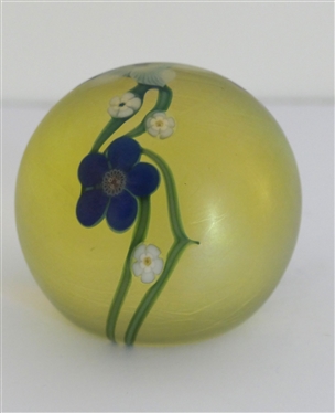 Orient & Flume Beautiful Art Glass Paperweight with Flowers - Marked 0479yBOF06G  - Paperweight Measures 3 Tall 