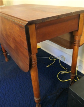 Sheraton Drop Leaf Table - Hand Turned Legs - Rounded Leaves - Table Measures 29 Tall 19 by 39 Leaves are 14 1/2 