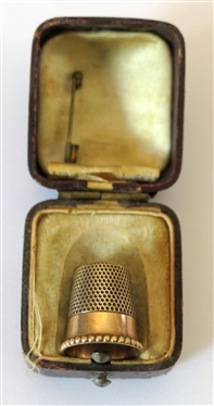 Tested 10kt Gold Thimble - Size 7 -Engraved SC - Inside Marked mode - With Fitted Case 