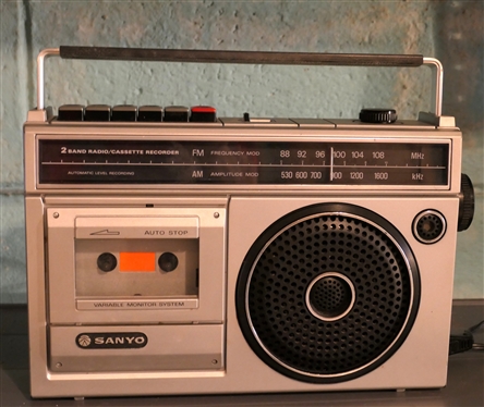 Sanyo S Band Radio / Cassette Recorder - Model M 2555-2 - Great Condition 