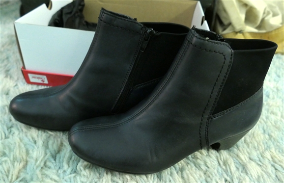 Rieker Anti Stress Navy  Blue Booties with Fleece Lining - Size 36 - They Do Not Appear to Have Been Worn - With Original Box