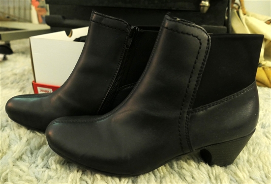 Rieker Anti Stress Navy  Blue Booties with Fleece Lining - Size 36 - They Do Not Appear to Have Been Worn - With Original Box